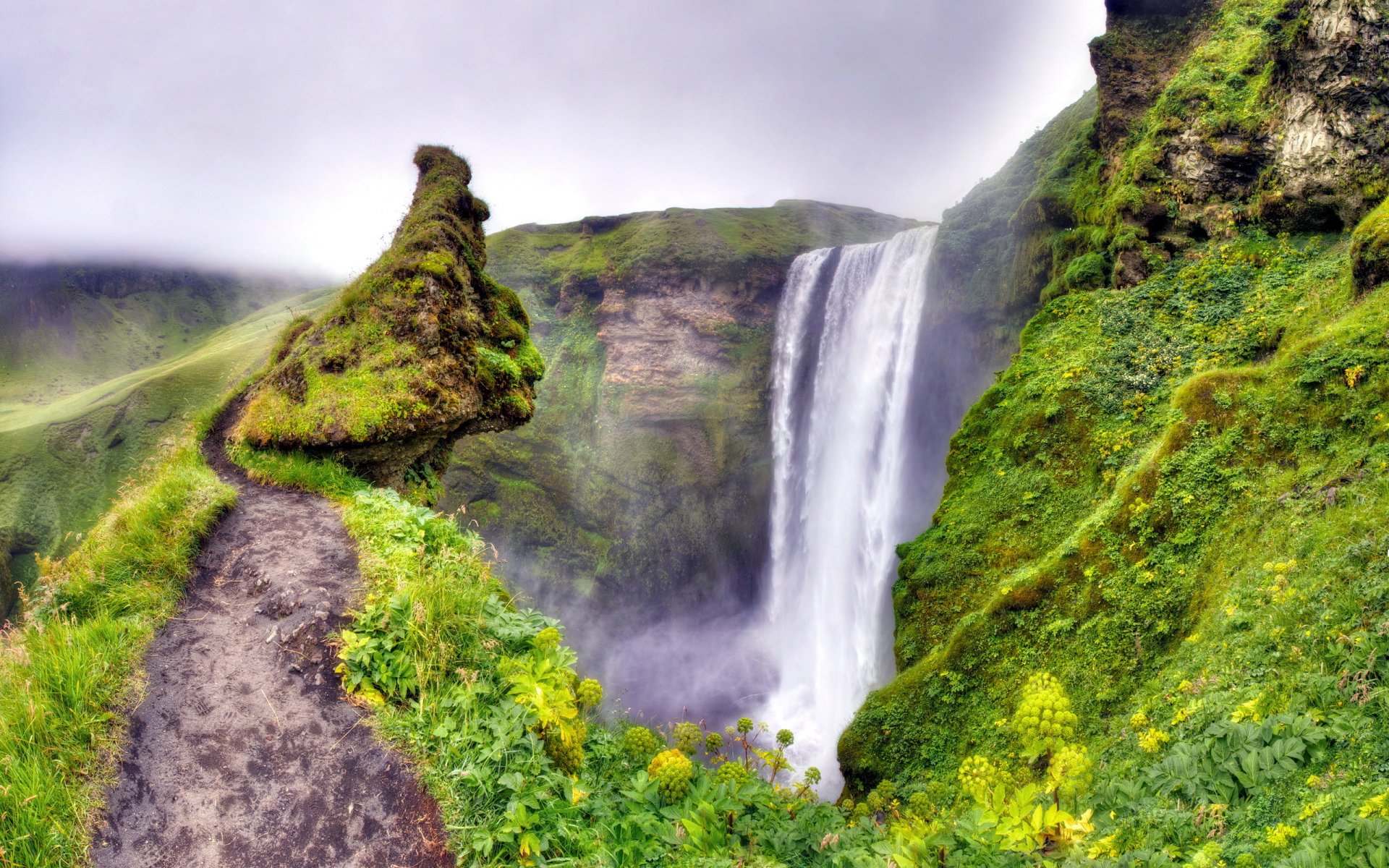 montañas río cascada naturaleza paisaje