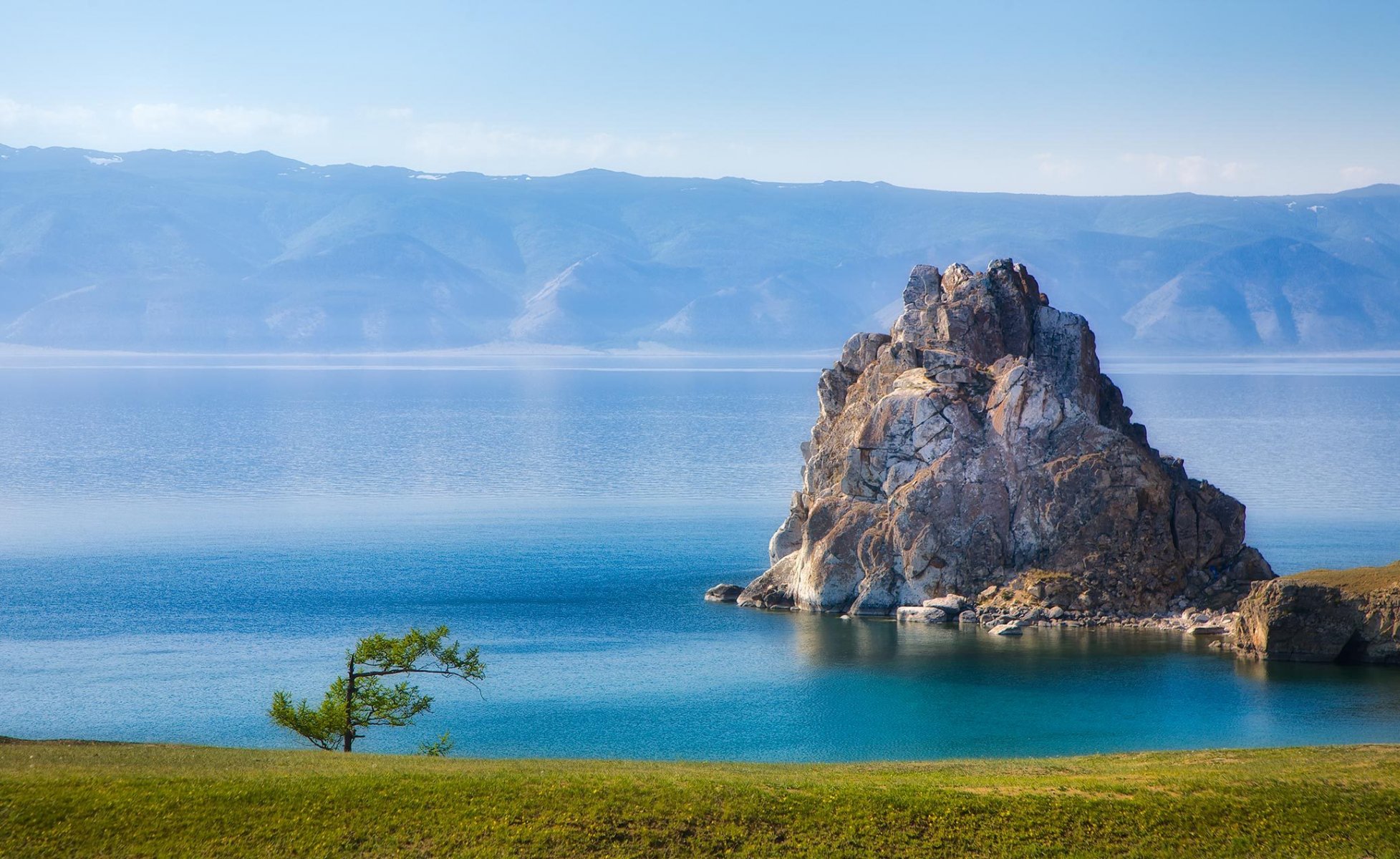 lago baikal olkhon cabo burhan roca chamán naturaleza