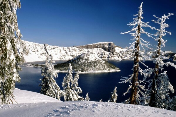 Fondo de pantalla de lago de invierno