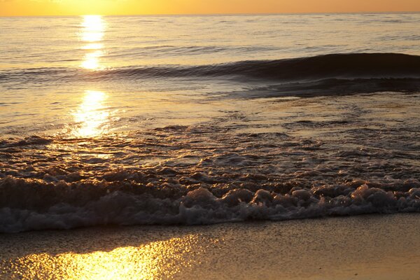 Calm coast and the overflow of the sea in reality