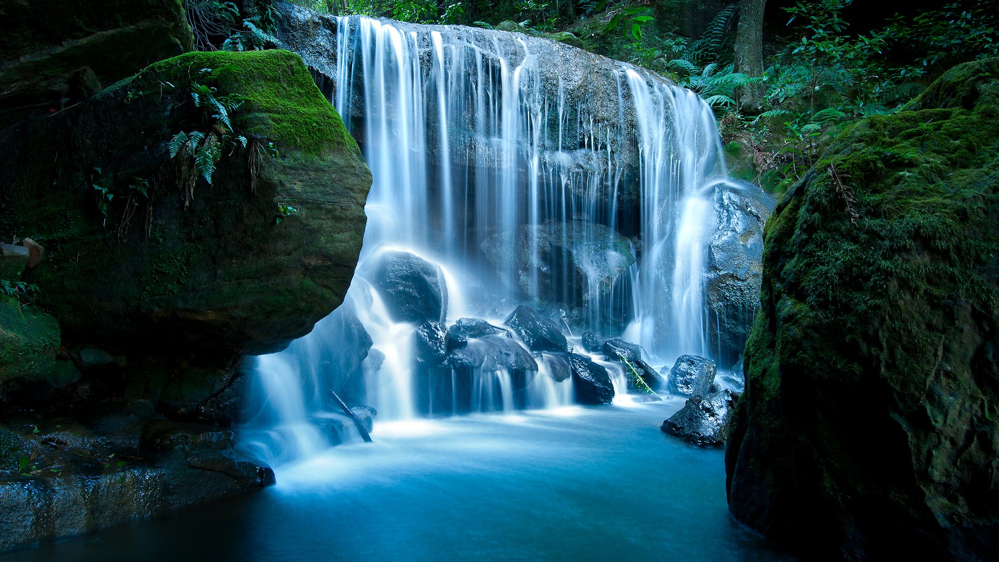 natur steine wasserfall moos wald