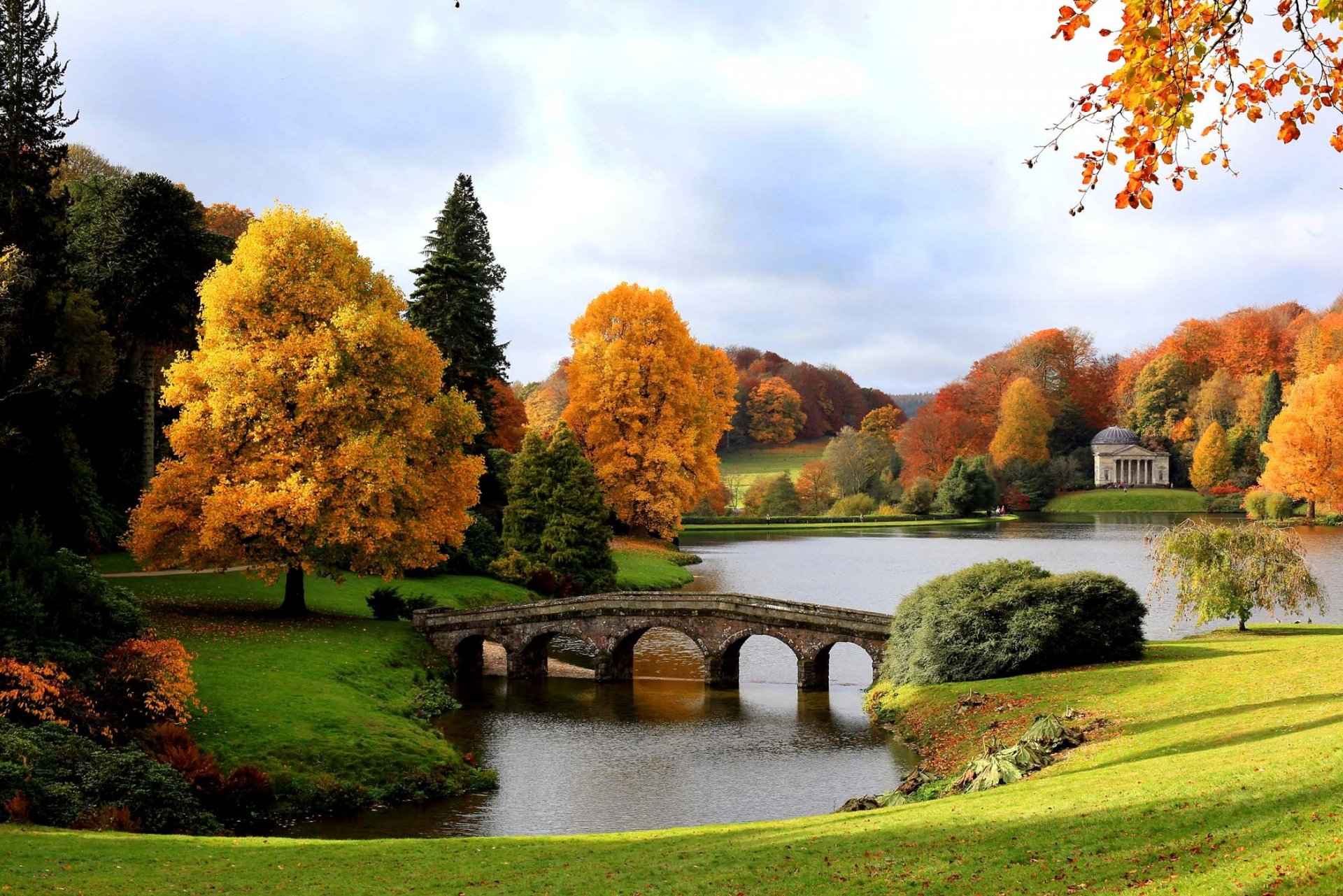 gold autumn bridge palladian lake pantheon england