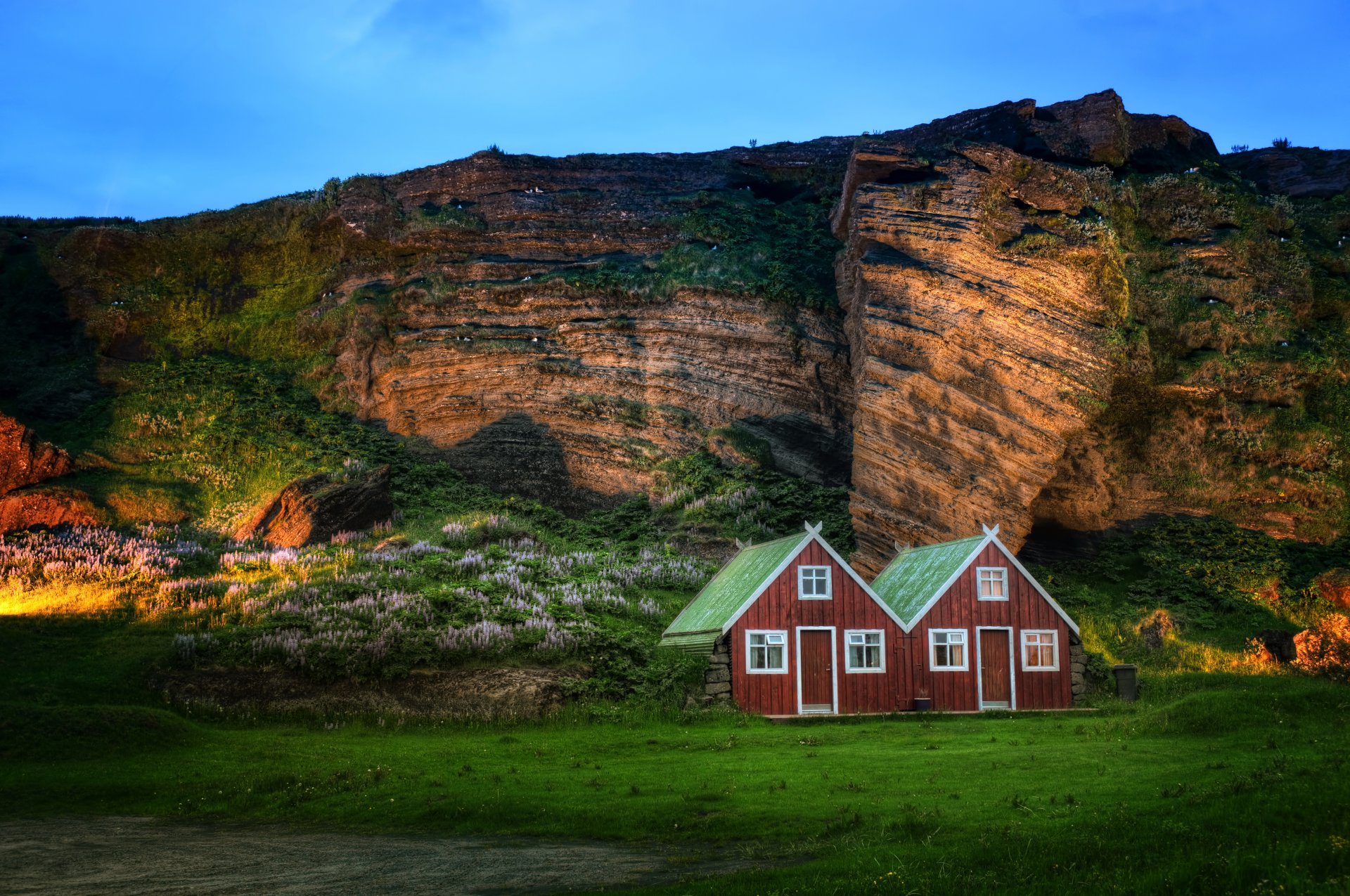 islande montagne rocher cabane cabane lumière soirée crépuscule