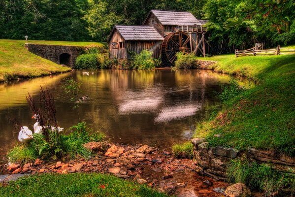 Paisaje con un antiguo molino de agua