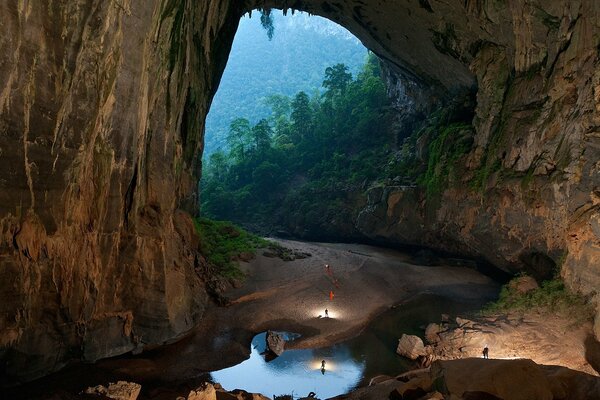 Cueva del lago azul en Vietnam