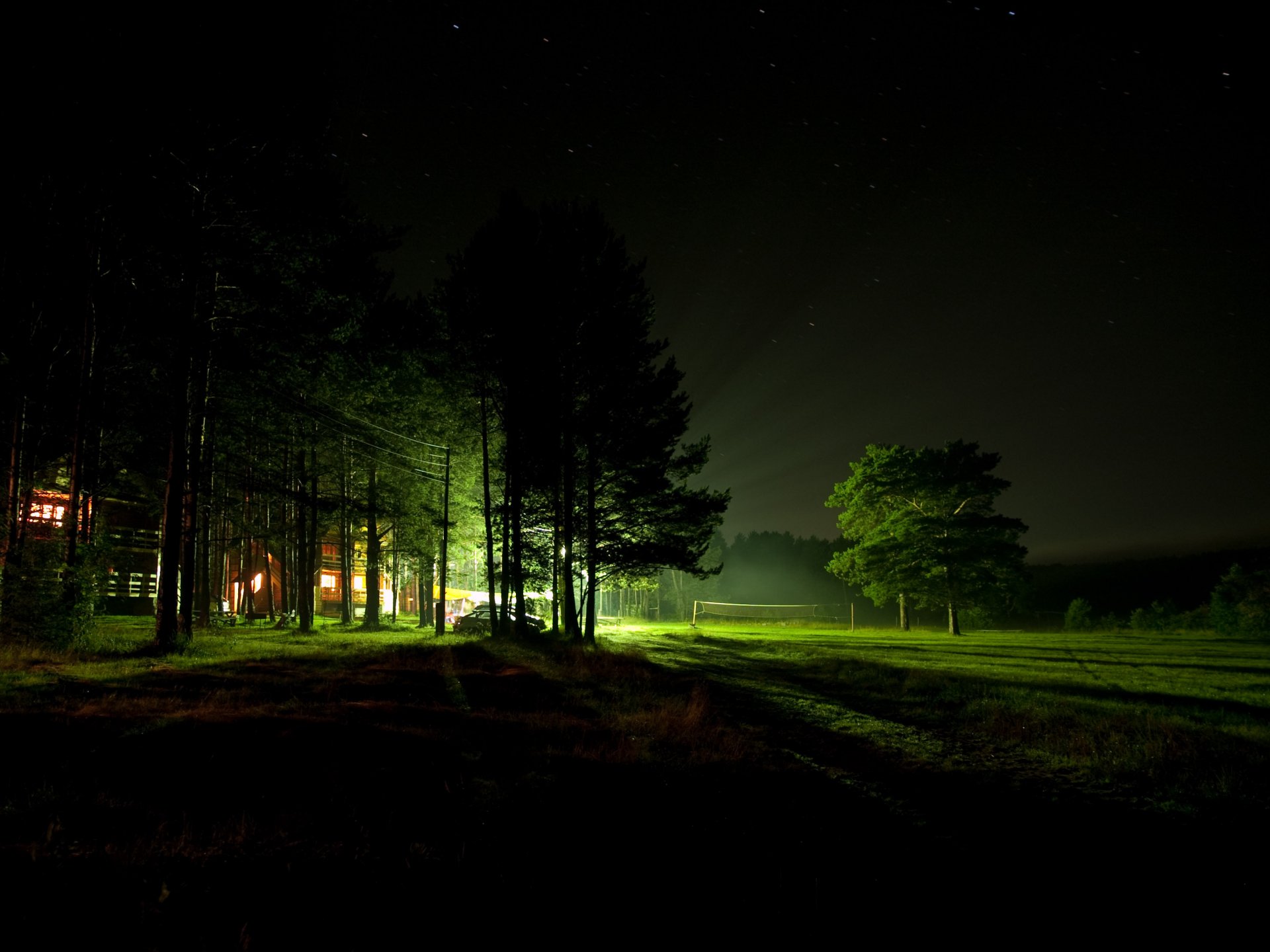 noche casa campo resplandor