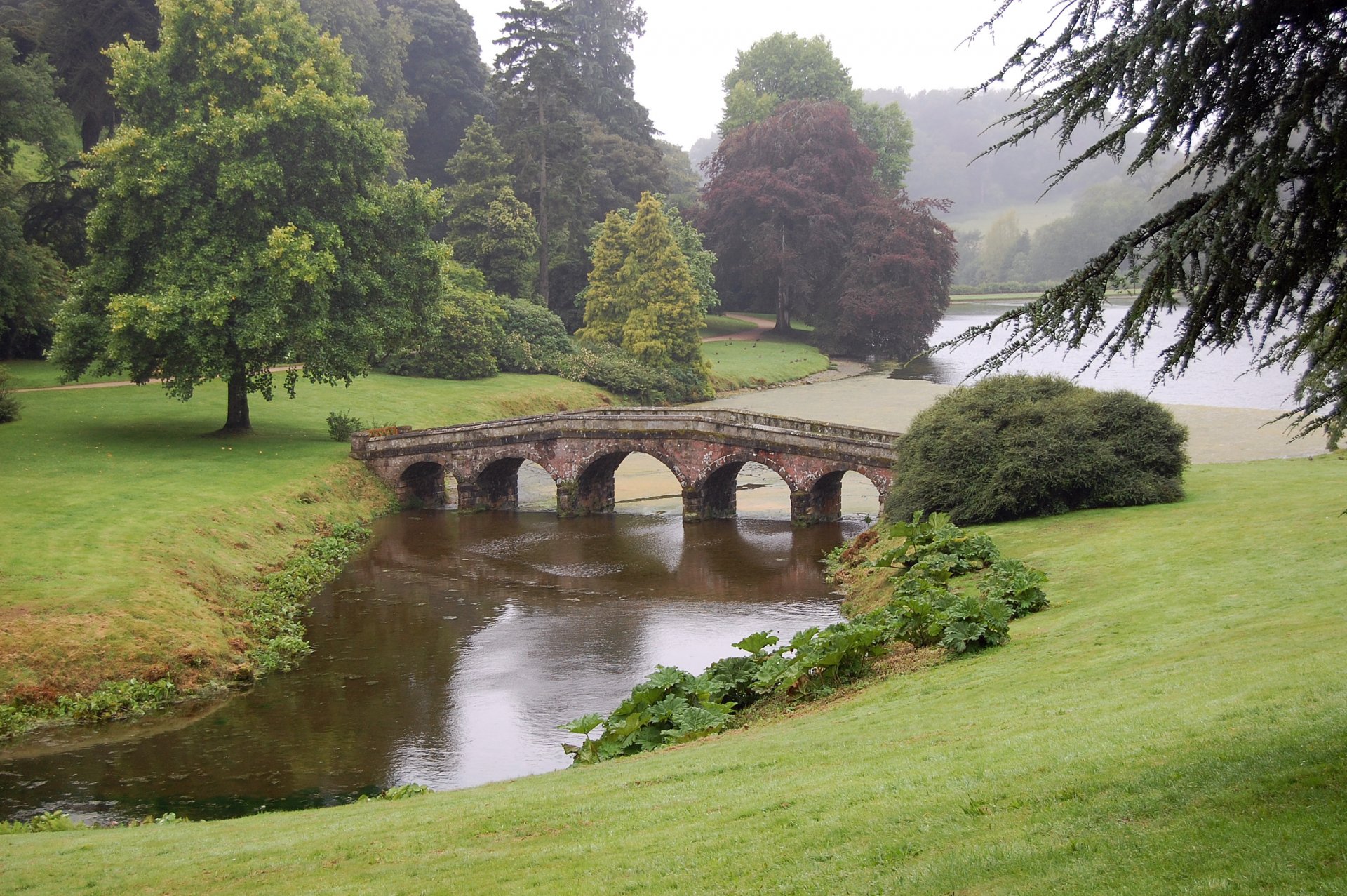 england landscape park stourhead stourhed river bridge grass tree bush mountain park