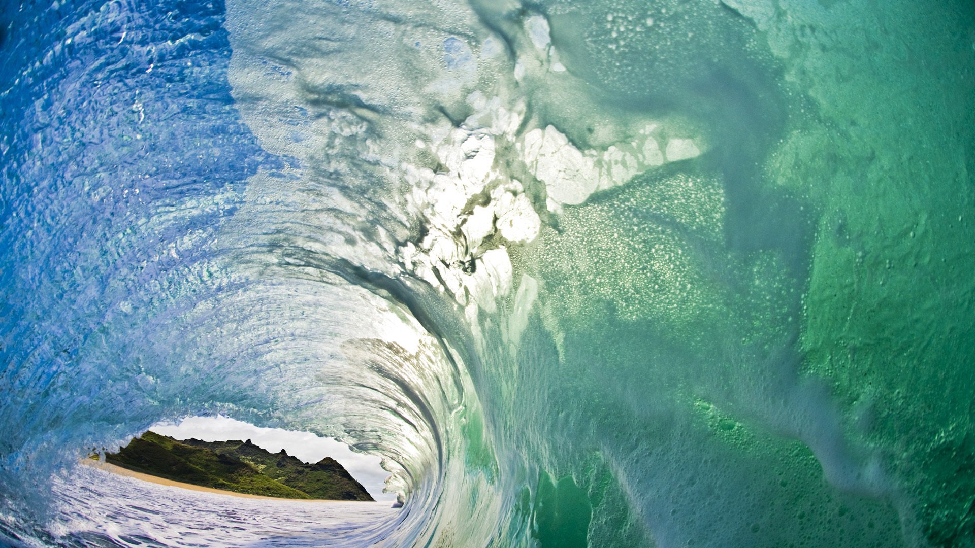 mare onda schiuma colline verde spruzzo