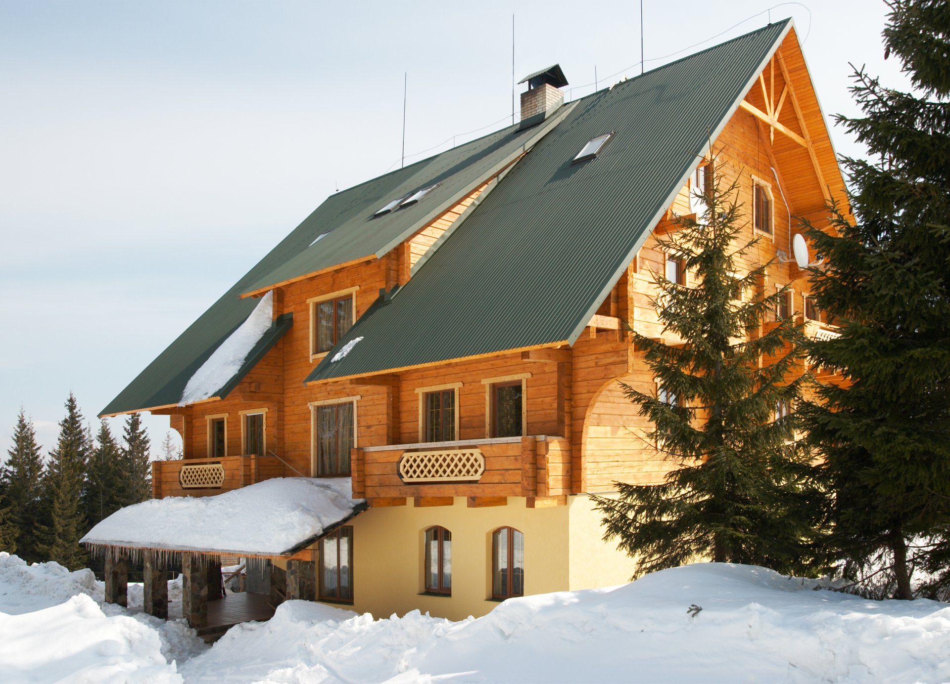 intérieur maison chalet vacances hiver arbres de noël