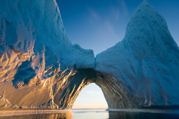 Bloques de iceberg que forman la bóveda