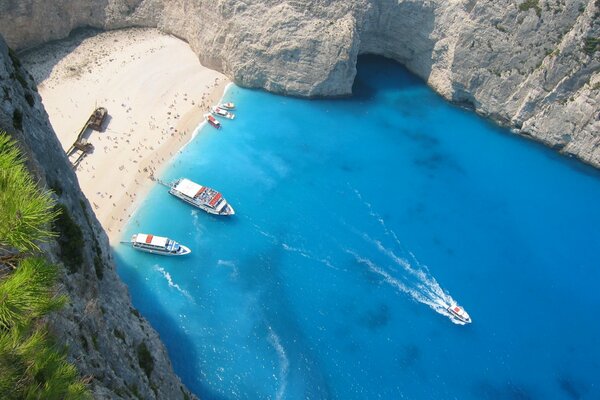 A bay with azure water. Sailing yacht and white rocks