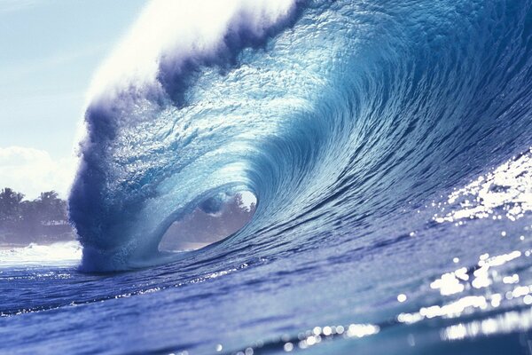 La ola del mar en un hermoso fondo