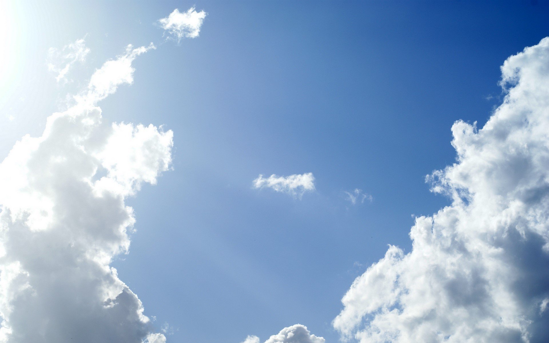 ciel nuages bleu blanc