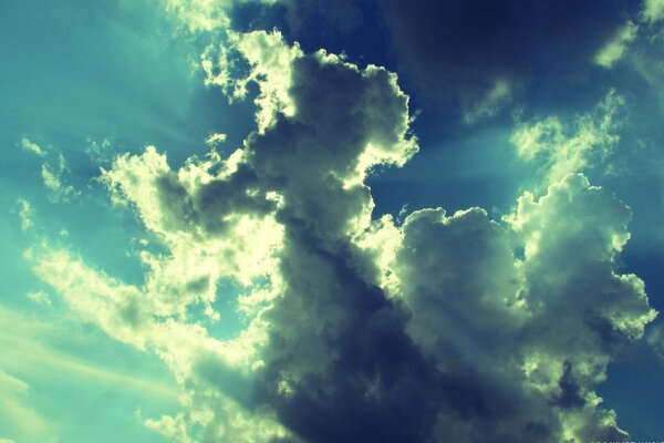 Фотография необычных облаков в небе
