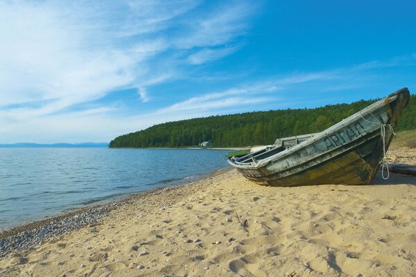 A boat standing on the shore of the lake