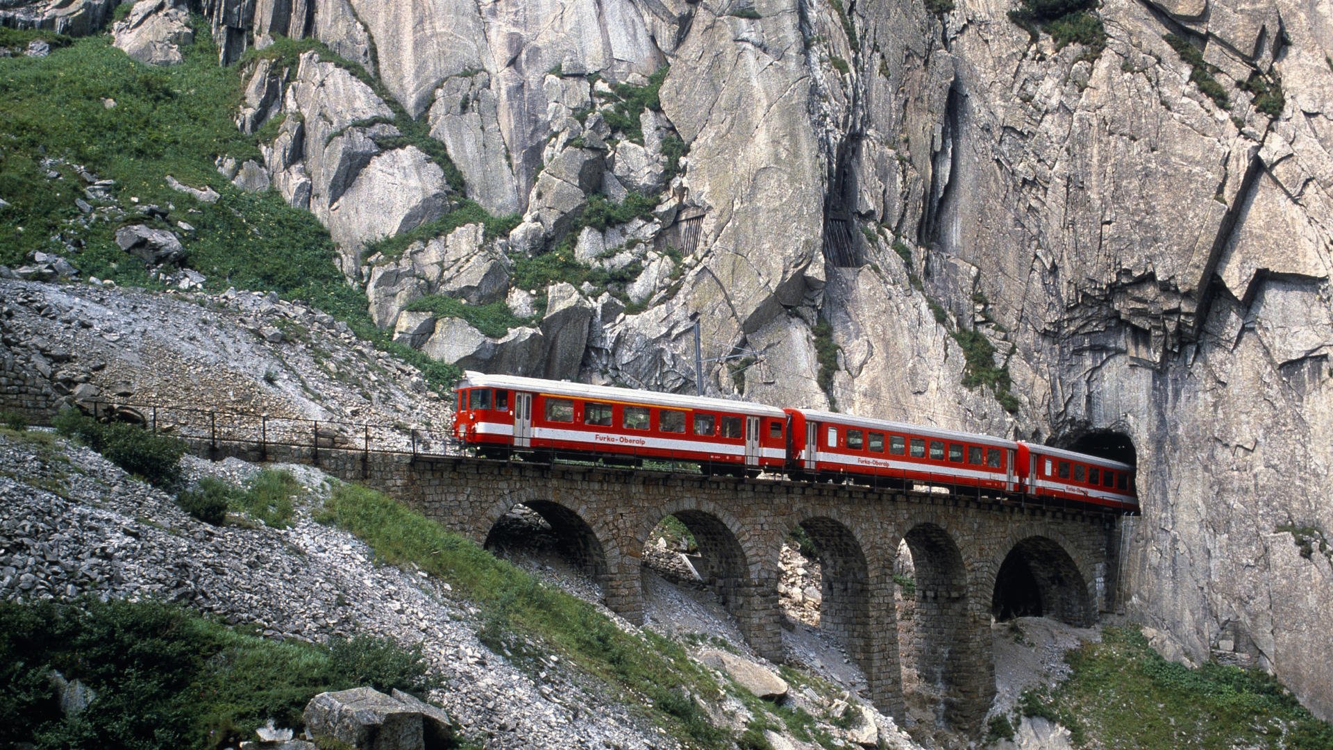 chemin de fer suisse montagnes