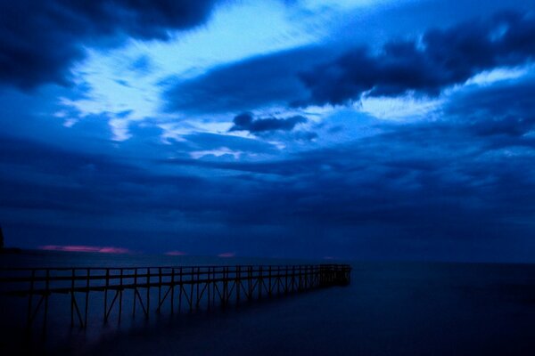 Blaues Bild von Meer und Himmel