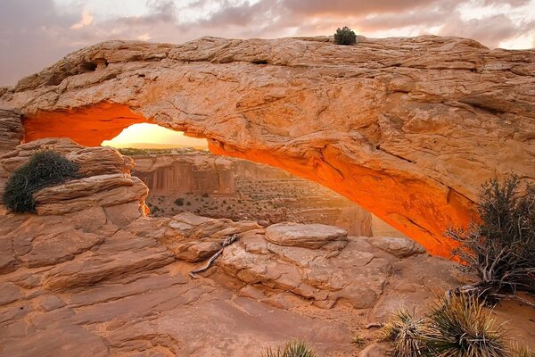 Canyon mesa arch at sunset