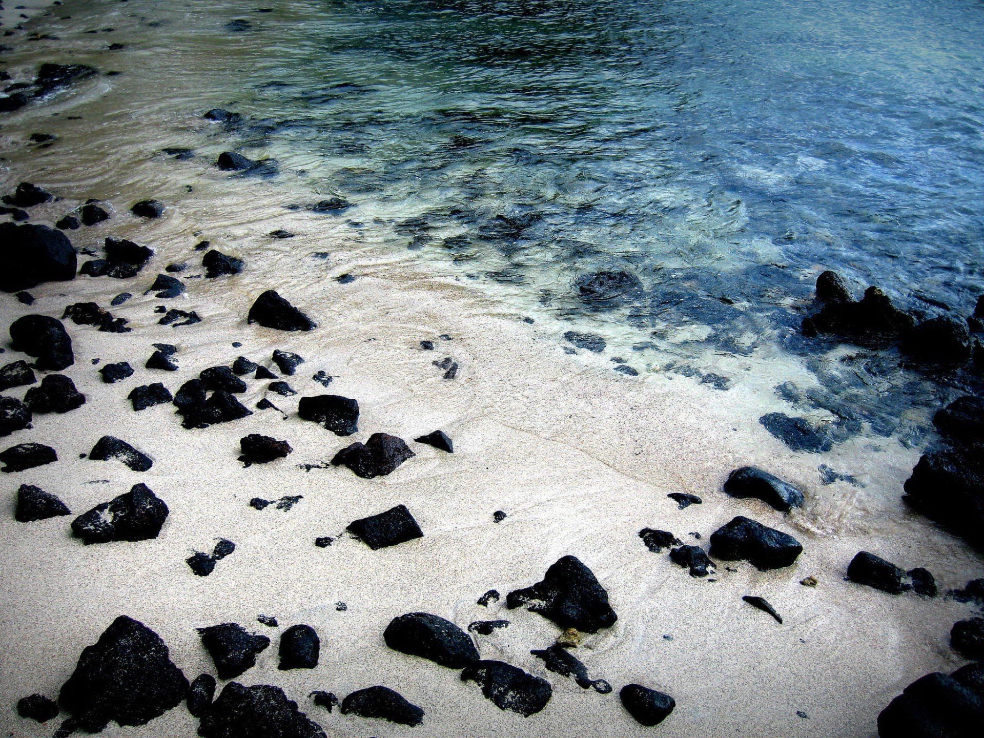 steine ufer sand wasser