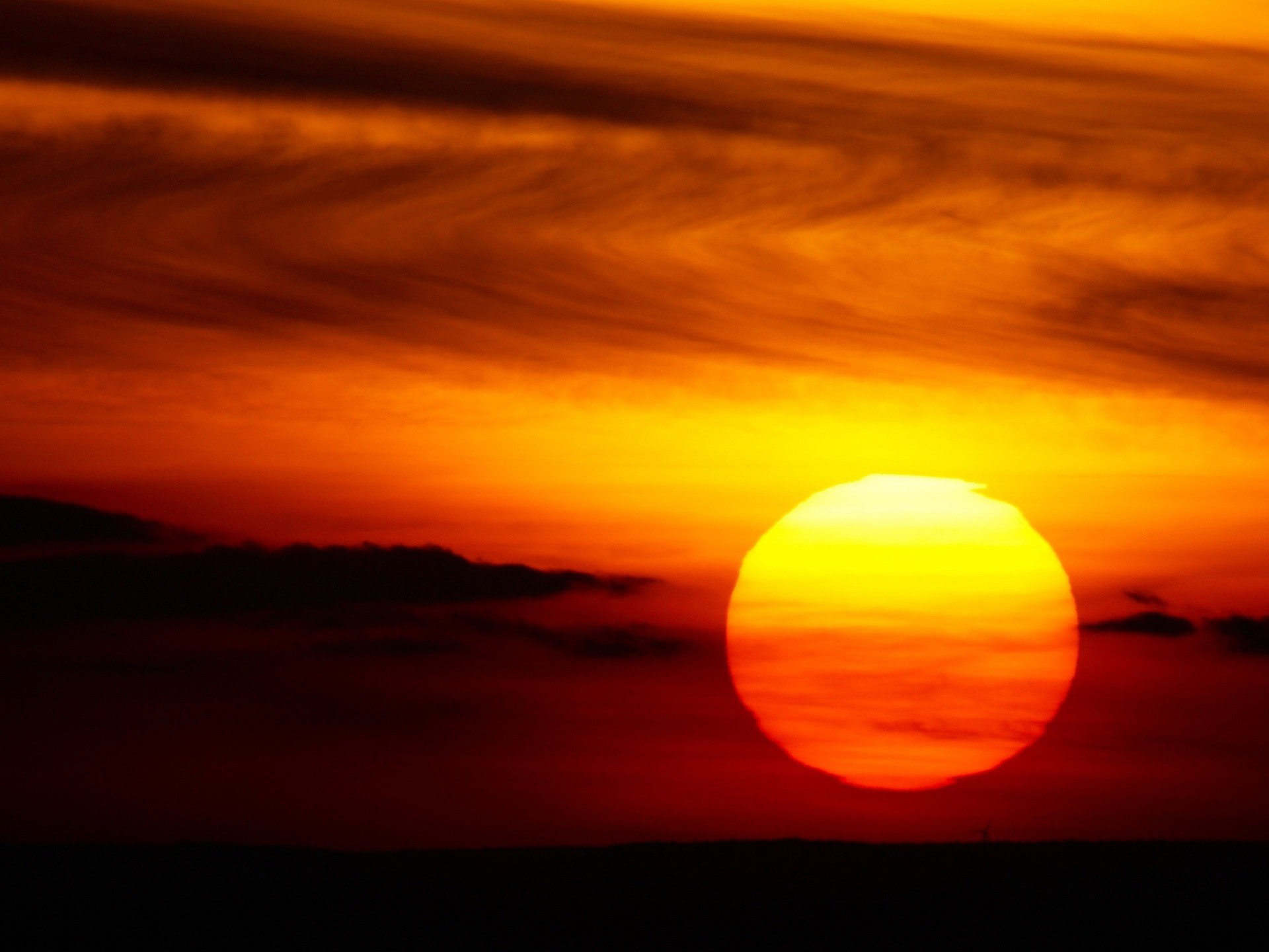 un sunset cloud