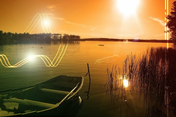 Bateau dans la rivière sur fond de coucher de soleil