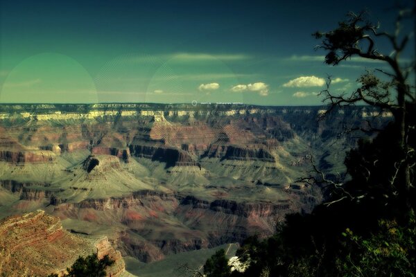 Das Bild des Canyons und des Felsens in Bearbeitung