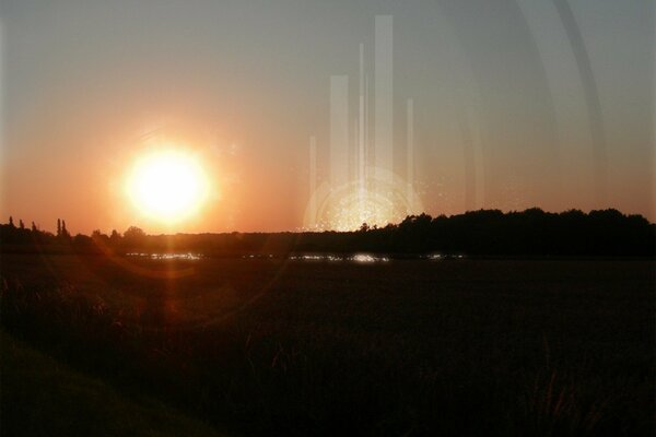 Coucher de soleil ensoleillé, météo estivale