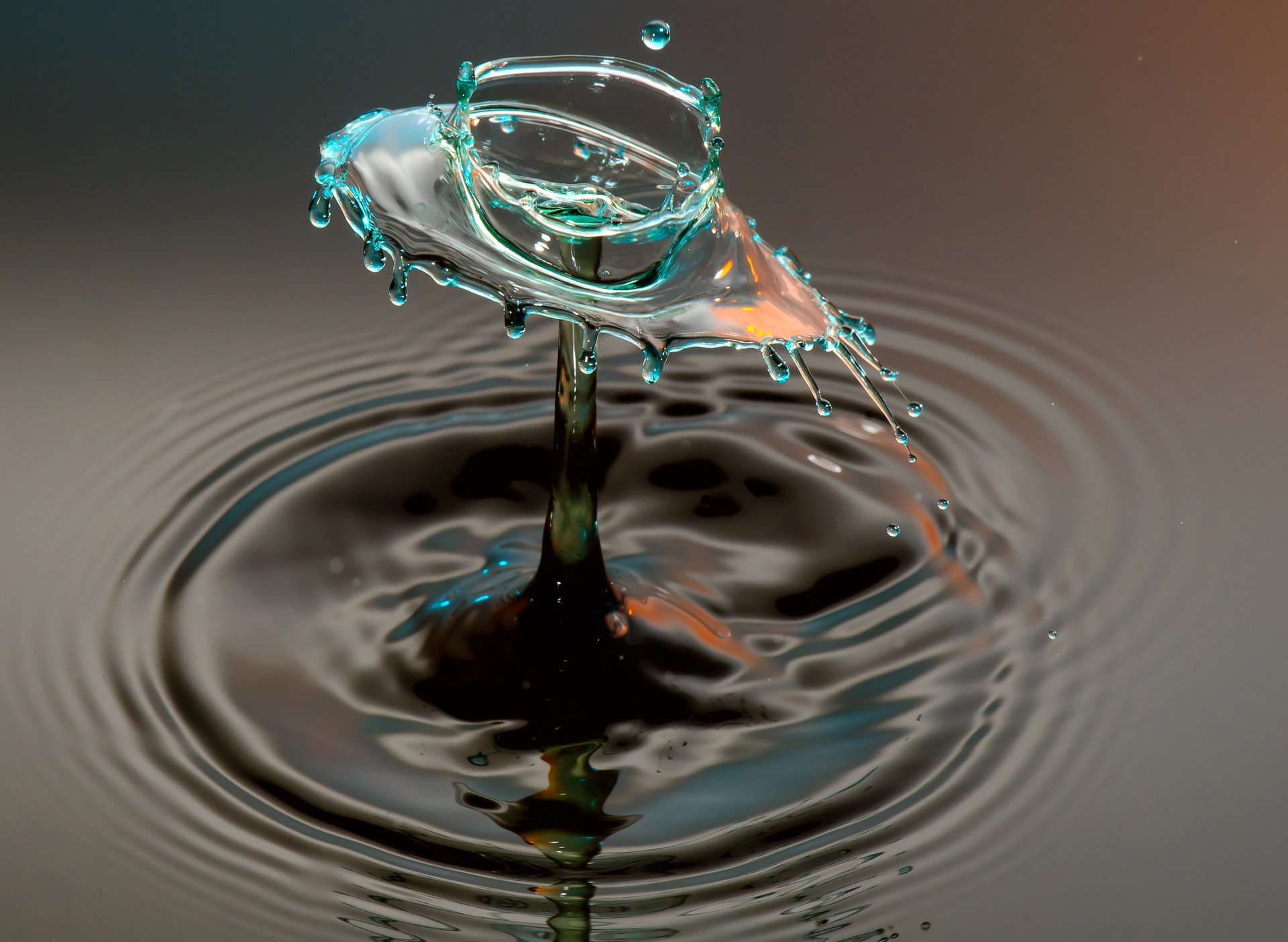 flüssigkeit wasser spritzen spritzen tropfen kreise