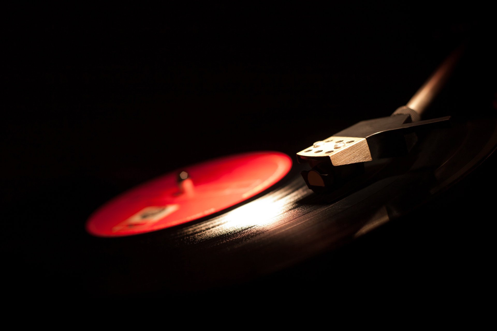 strumento musicale vinile giradischi suono musica sfondo nero retro macro sfocatura bokeh carta da parati