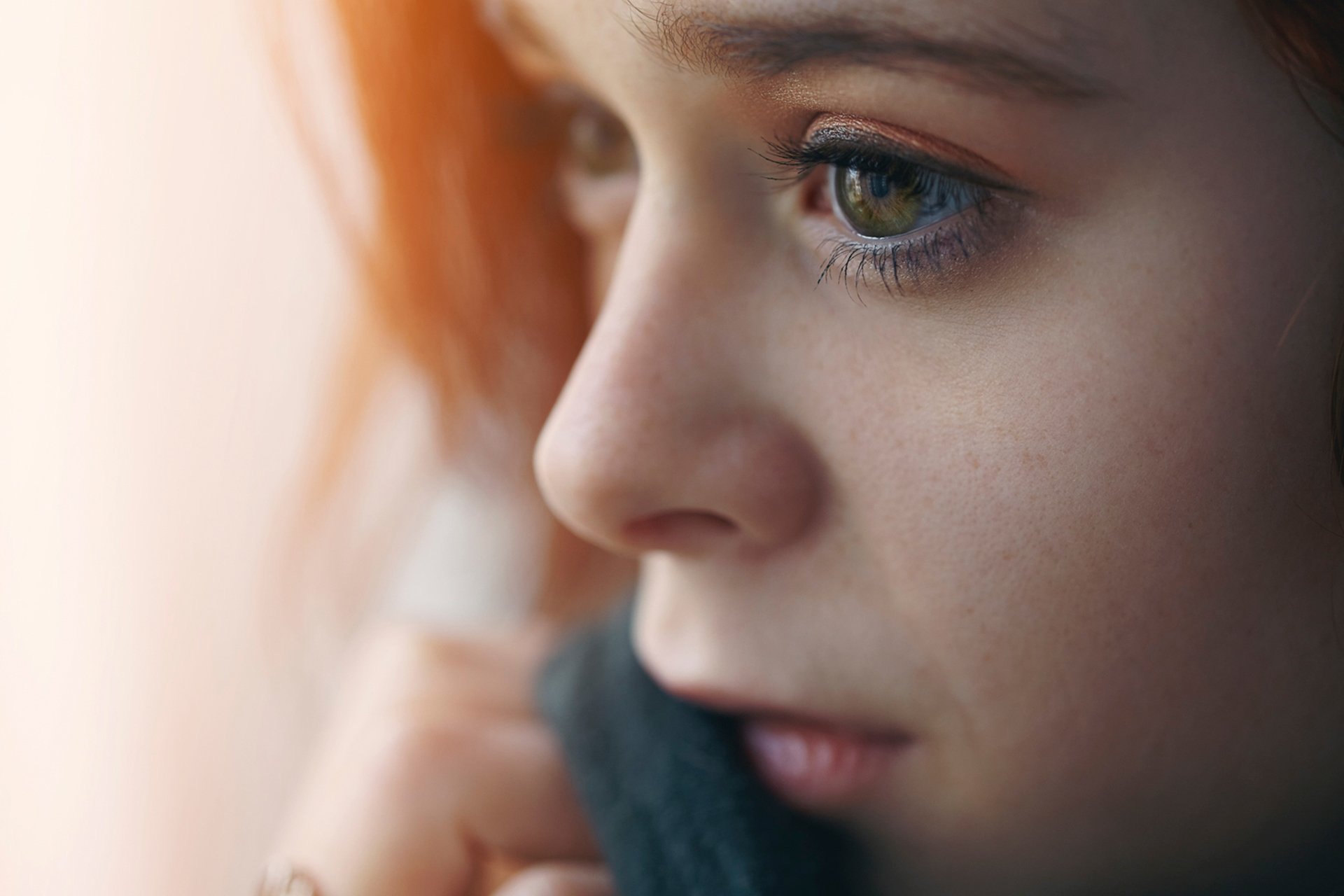 teste rosse profilo viso bokeh