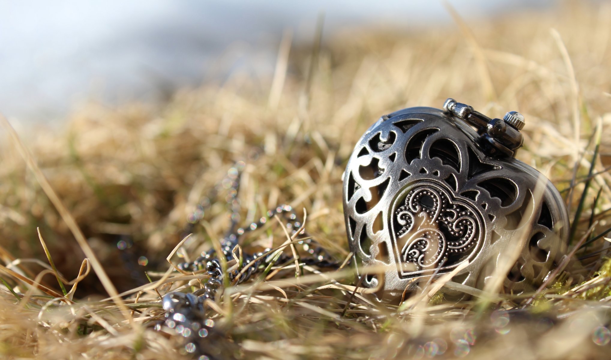 pendant heart grass decoration engraving