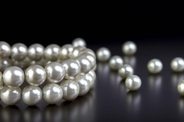 Luxury pearl necklace in two rows