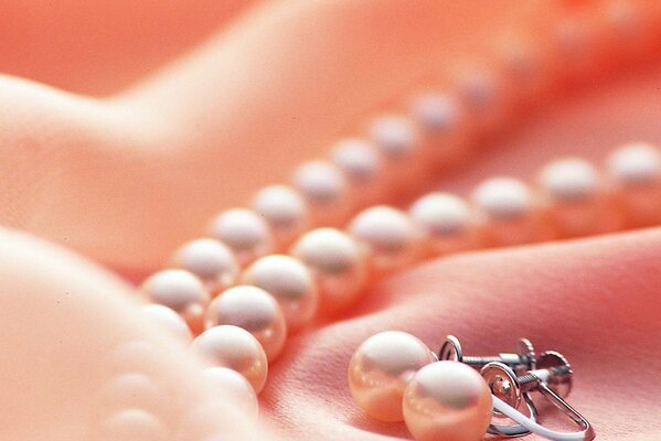 Pink pearl beads. Pearl Earrings