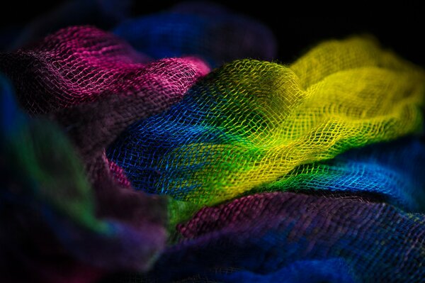 Макро разноцветной ткани темный фон