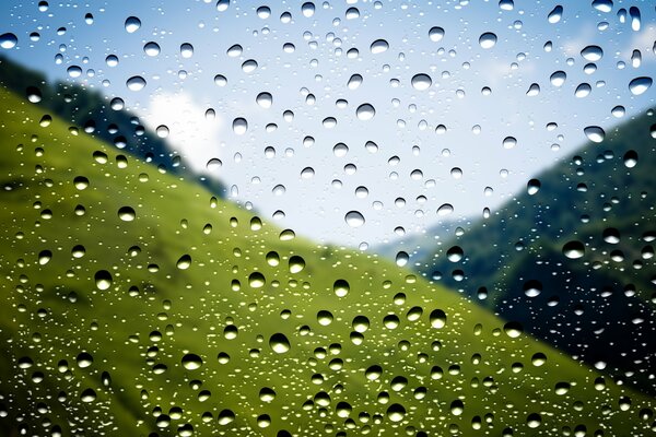 Makroaufnahmen von Tropfen am Fenster