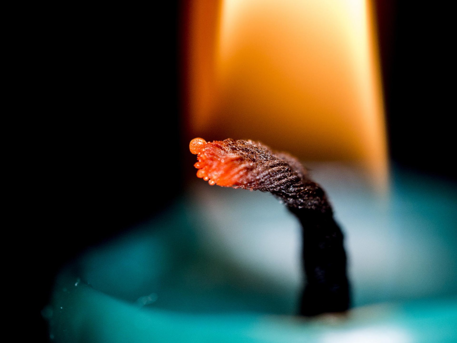 candle the wick flame