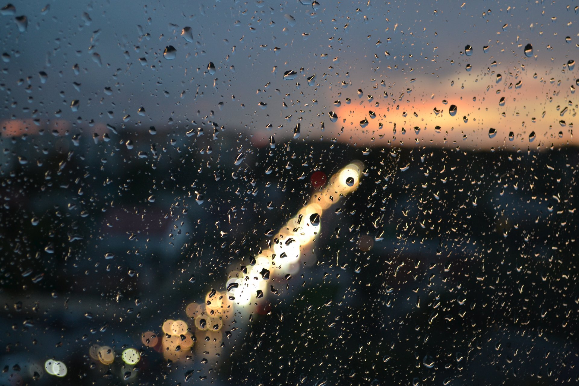 tropfen regen stadt abend glas spritzer lichter