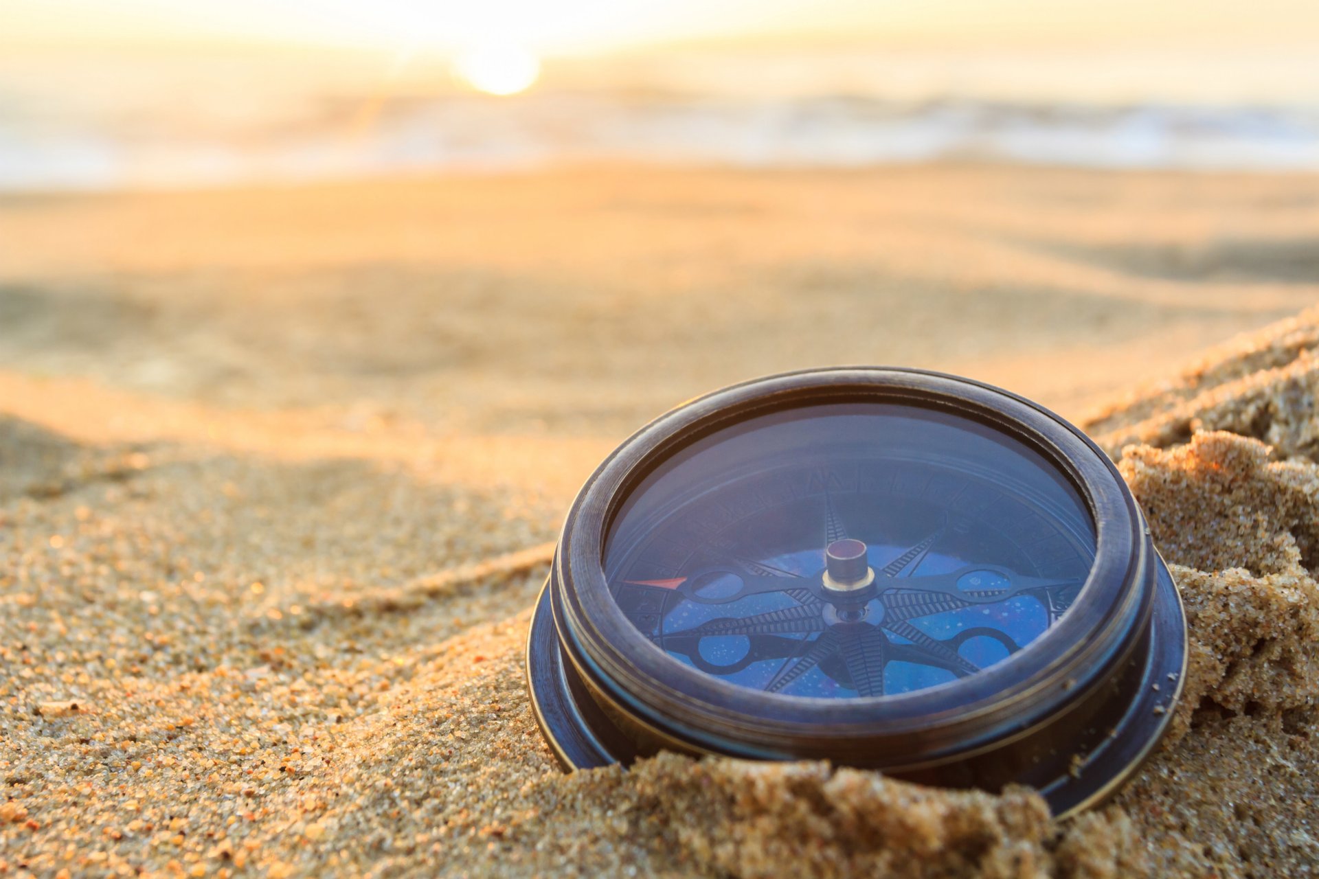 kompass mechanismus dämmerung sonne sand wellen reise reisen unschärfe bokeh makro hintergrundbilder