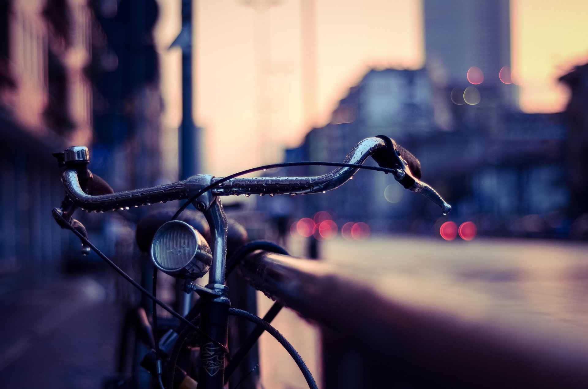 bicicleta gotas noche luces barandilla bokeh macro