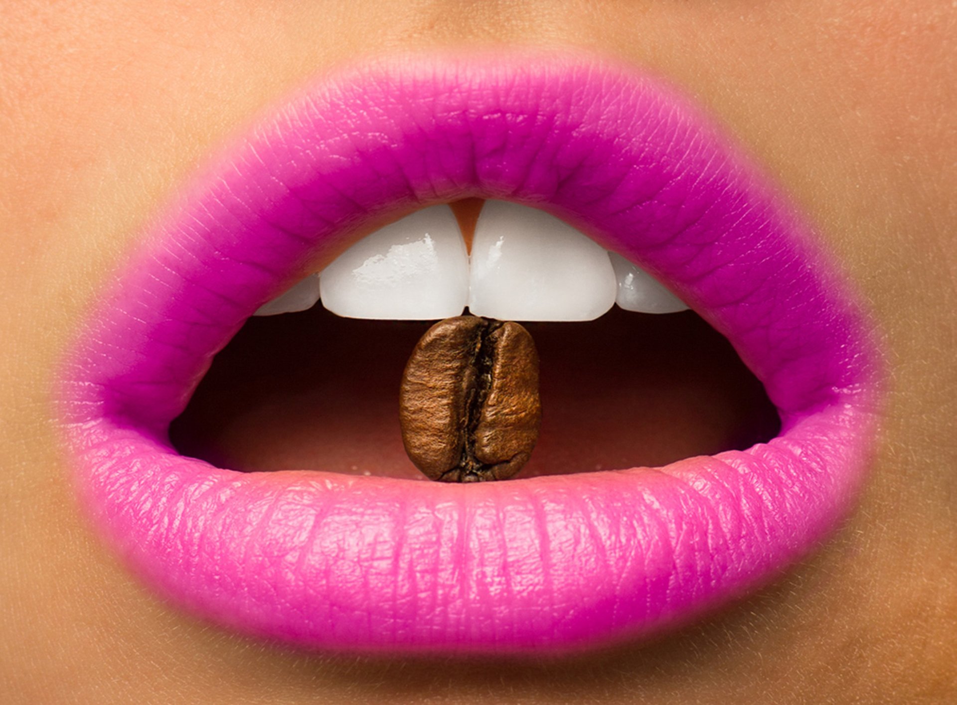 boca labios lápiz labial dientes grano café