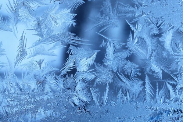 Frost hat Frost auf das Glas gelegt