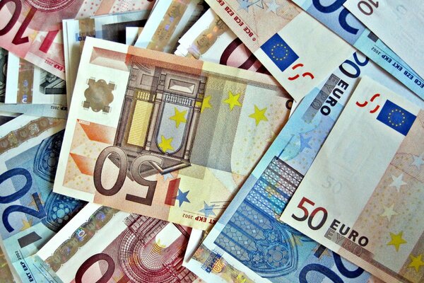 How to make money on the currency by investing in euros in 2022
