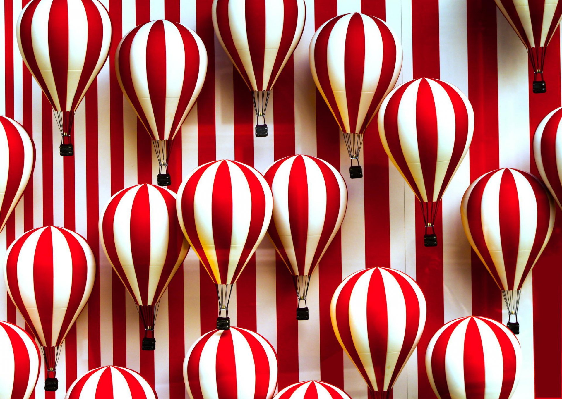 ballons rayures rouge blanc