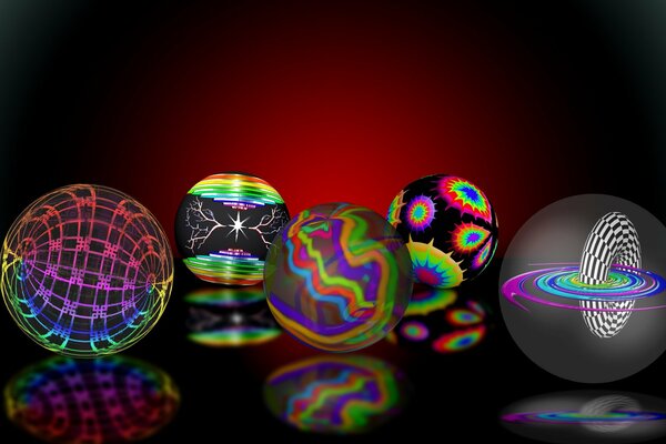 Cinque palline colorate con riflessi