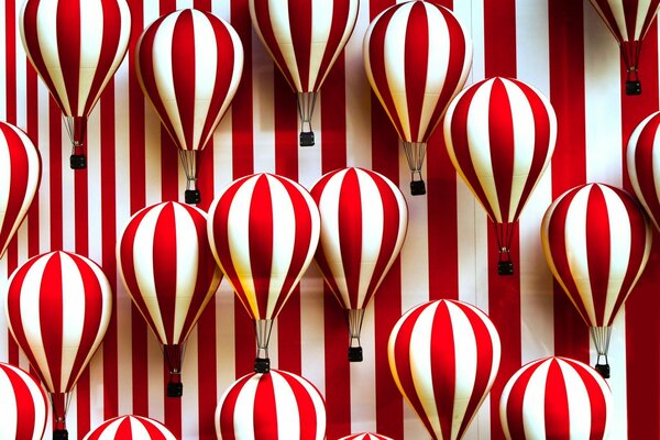 Ballons rayures rouge blanc