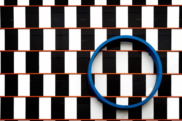 Ilusión óptica con rayas blancas y negras