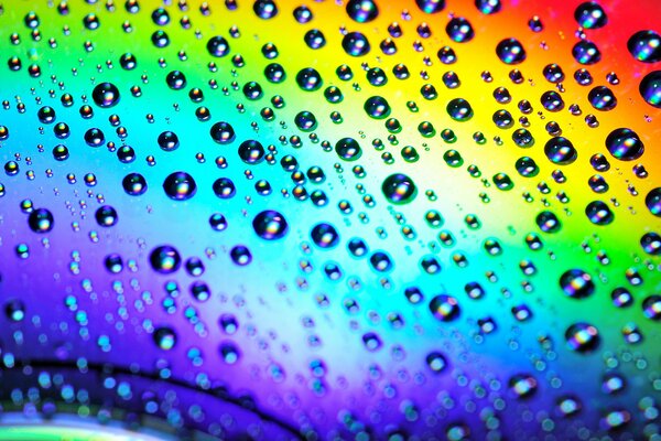 Abstraktion von Wassertropfen in Form eines Regenbogens