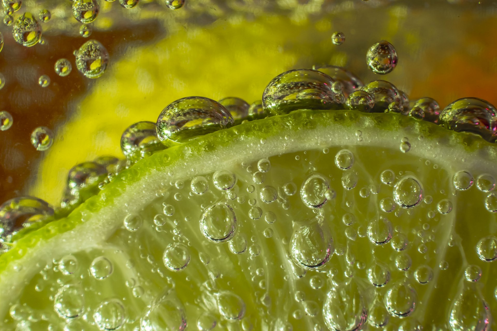 lime macro sott acqua bolle agrumi