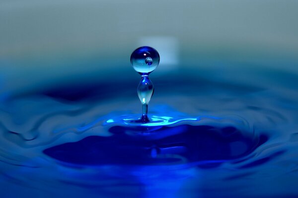 Goutte d eau bleue avec Splash