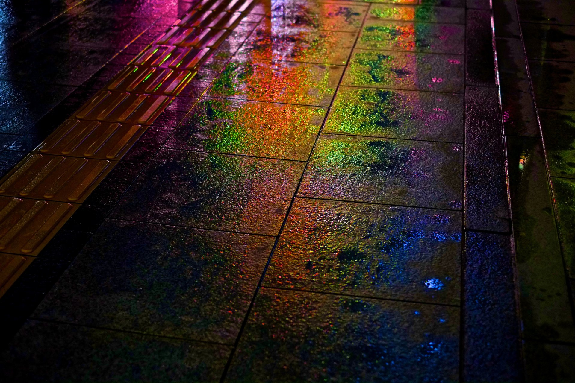 japan herosima nacht straße nass regen regenbogen